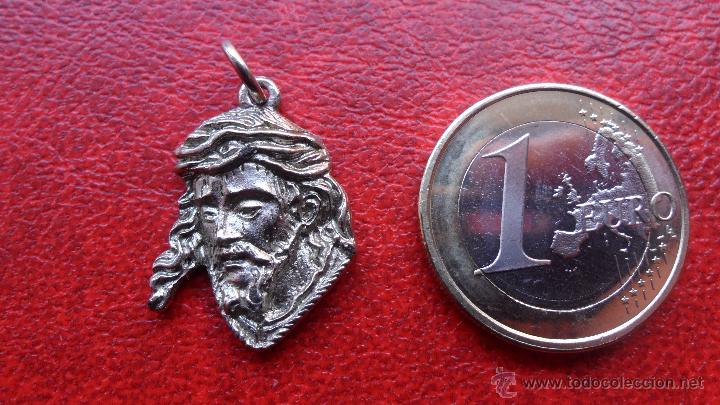Antig&uuml;edades: medalla metal cristo a identificar - Foto 2