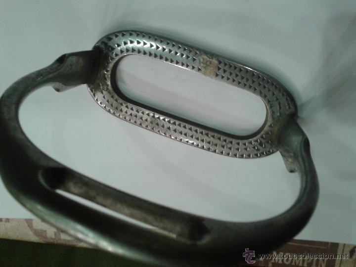 Antig&uuml;edades: ANTIGUO ESTRIBO de acero MARCA ECLENTINE - Foto 2