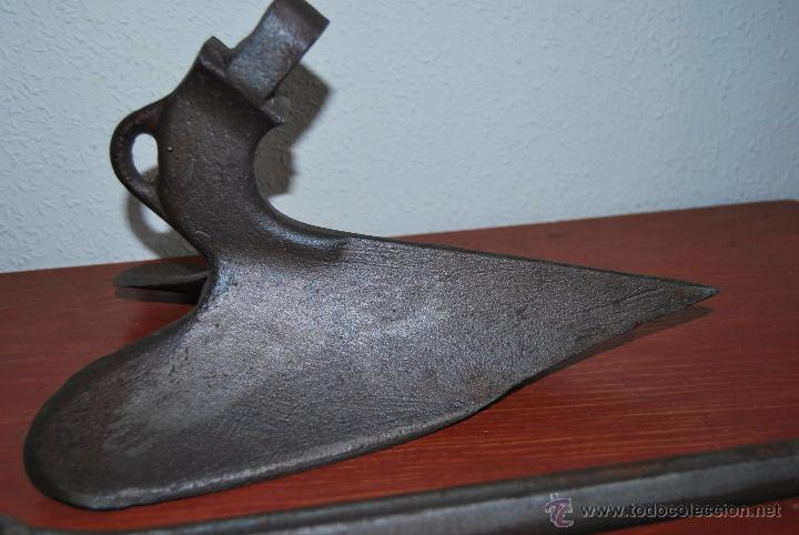Antig&uuml;edades: ARADO DE HIERRO - REJA - VERTEDERA - LABRANZA - Foto 2