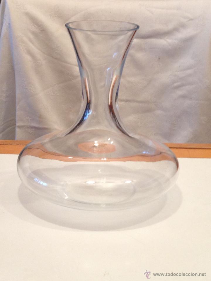 Antiguidades: Decantador de vino.