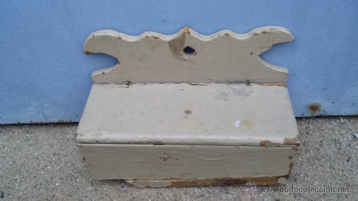 Antig&uuml;edades: antiguo cucharero de madera. - Foto 1