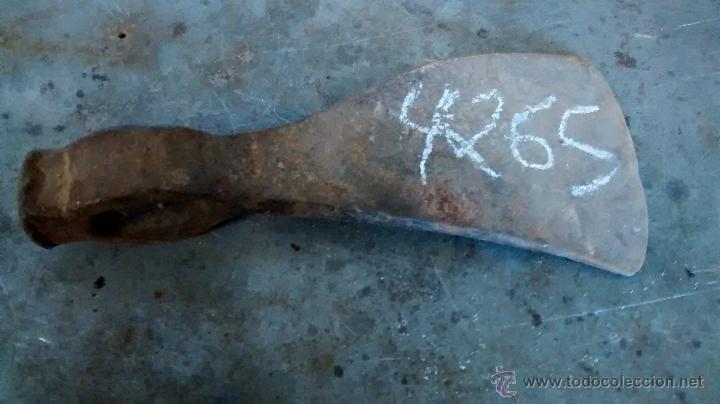 Antig&uuml;edades: Hacha antigua, 18 cm, con marca - Foto 1