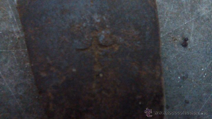 Antig&uuml;edades: Hacha antigua, 12 cm, con marca - Foto 2