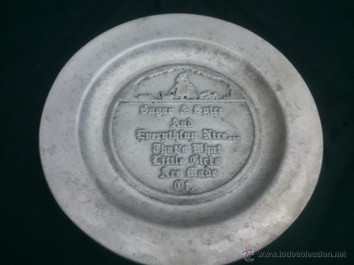 Antig&uuml;edades: ANTIGUO PLATO EN ALUMINIO TALLADO. - Foto 1