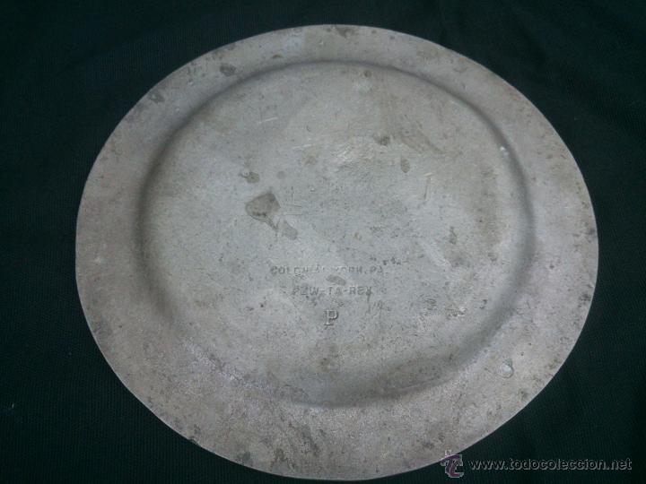 Antig&uuml;edades: ANTIGUO PLATO EN ALUMINIO TALLADO. - Foto 4