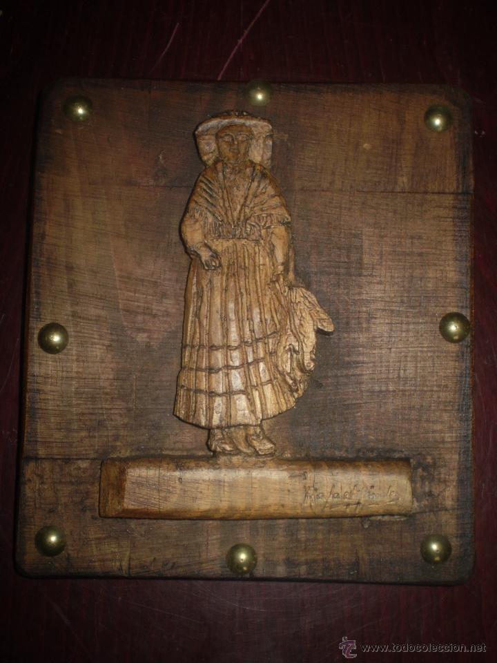 Oggetti Antichi: TALLA DE MUJER DE PUEBLO CON GALLINAS