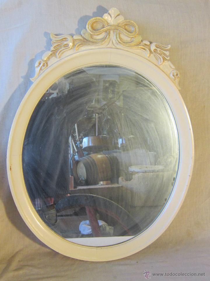 Antig&uuml;edades: espejo ovalado en madera en blanco - Foto 1