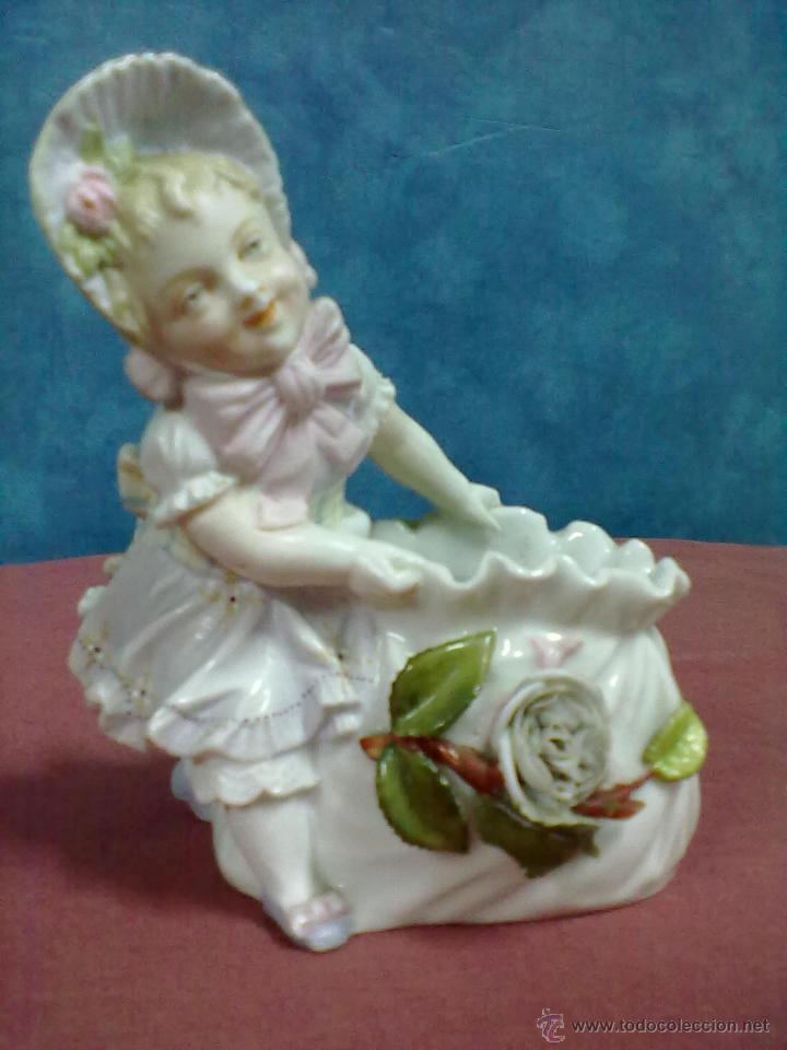 Antig&uuml;edades: NI&Ntilde;A BISCUIT VIOLETERO - Foto 1