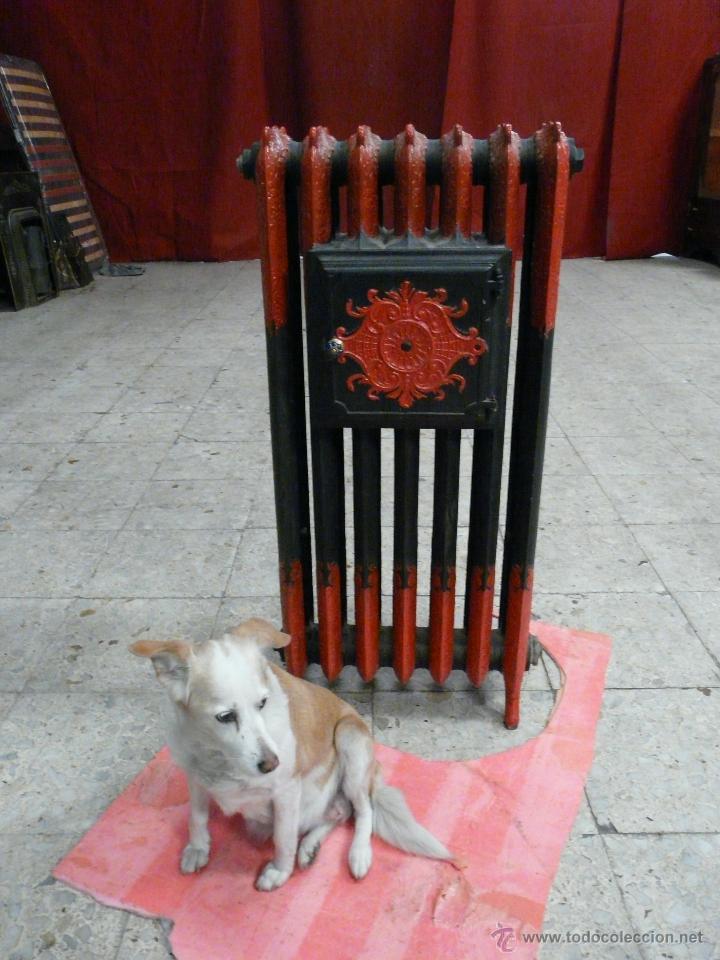 Antig&uuml;edades: RADIADOR ANTIGUO  CON HORNO