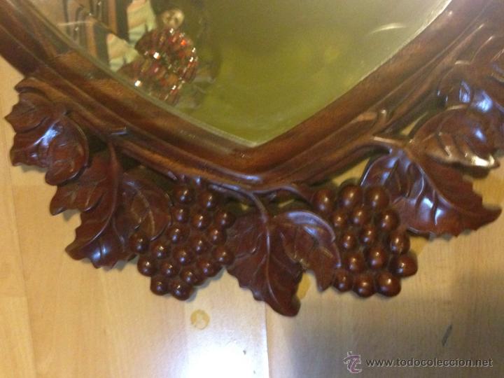 Antig&uuml;edades: Antiguo marco tallado parra y uvas con espejo biselado - Foto 4