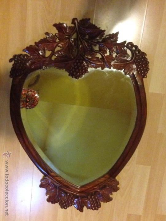 Antig&uuml;edades: Antiguo marco tallado parra y uvas con espejo biselado - Foto 1