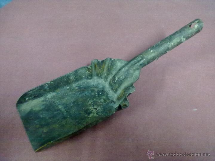 Antig&uuml;edades: PALA CARBON HIERRO CENIZAS. - Foto 1