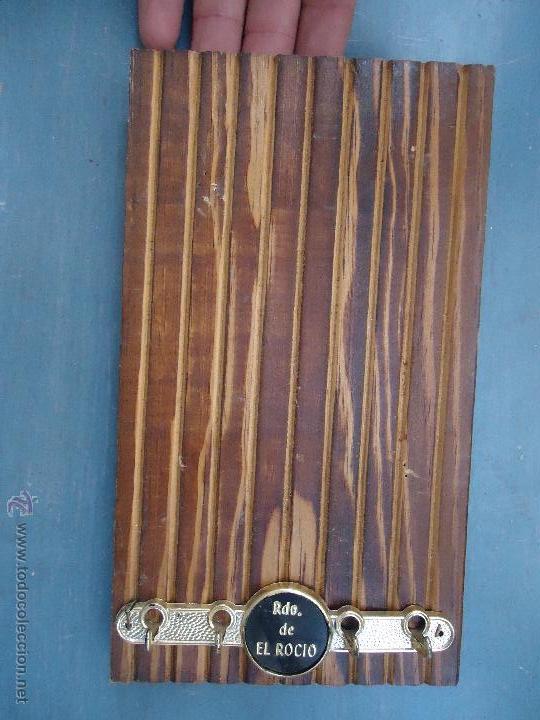 Antig&uuml;edades: antiguo cuelga llaves madera - Foto 1