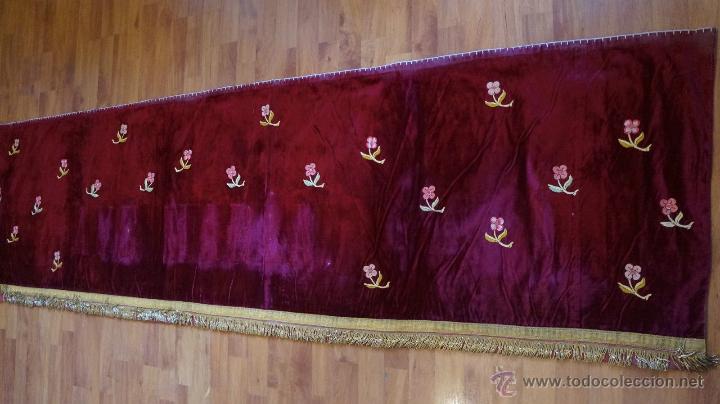 Antig&uuml;edades: FRONTAL TERCIOPELO ROJO BORDADO - Foto 1