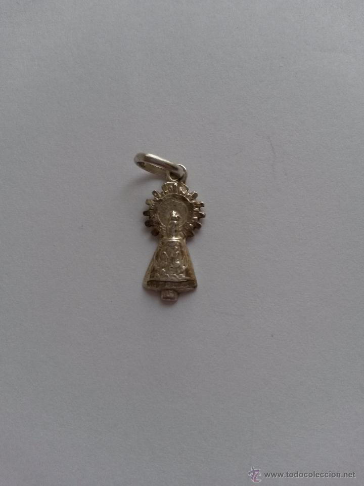 Antig&uuml;edades: Medalla de la virgen del pilar de plata de 2 x 0,8 cms - Foto 1
