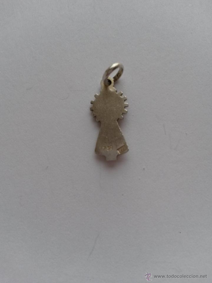 Antig&uuml;edades: Medalla de la virgen del pilar de plata de 2 x 0,8 cms - Foto 2