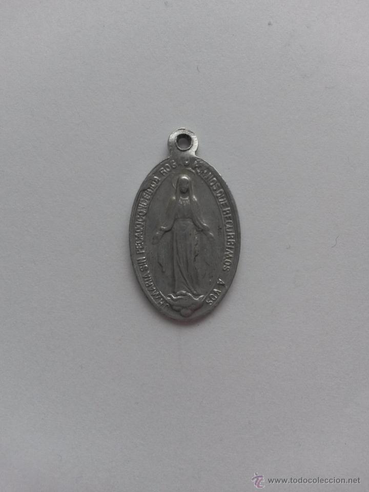Antig&uuml;edades: Medalla virgen inmaculada de 2,5 x 1,5 cms - Foto 1
