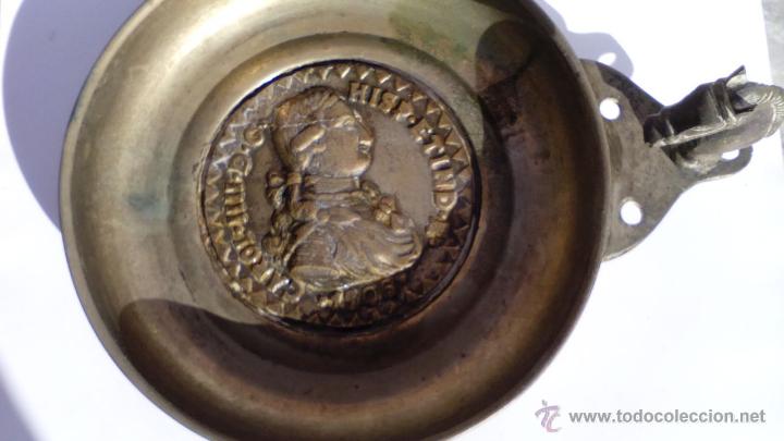 Antig&uuml;edades: BANDEJA CON MEDALLA DE CARLOS IV - Foto 1