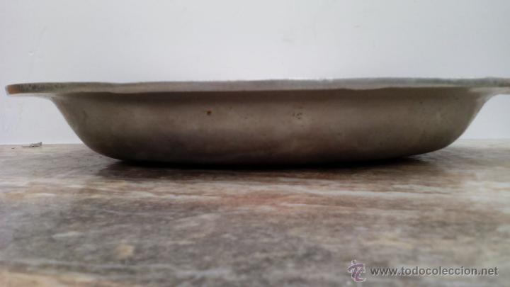 Antig&uuml;edades: BANDEJA DE ALUMINIO DECORADA - Foto 3