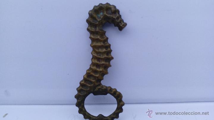 Antig&uuml;edades: ABRIDOR CON FORMA CABALLITO DE MAR EN BRONCE - Foto 1