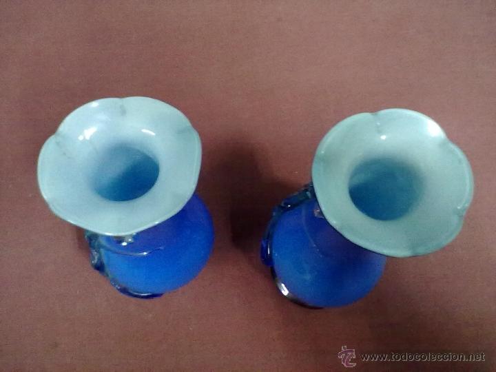 Antig&uuml;edades: PAREJA JARRONES OPALINA DOS FLOREROS CRISTAL DOBLADO - Foto 6