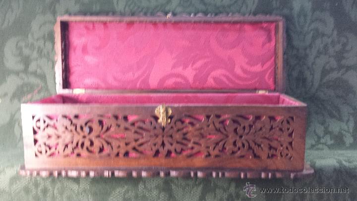 Antig&uuml;edades: ABANIQUERA EN CAOBA CALADA - Foto 1