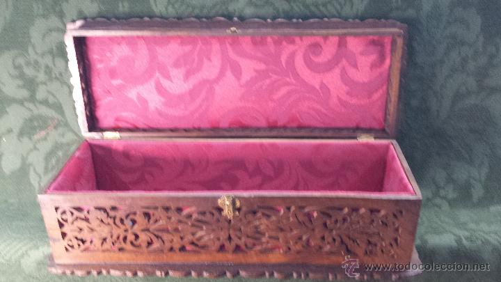 Antig&uuml;edades: ABANIQUERA EN CAOBA CALADA - Foto 2