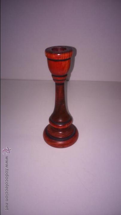 Antig&uuml;edades: JUEGO DE CANDELABROS. MADERA - Foto 2