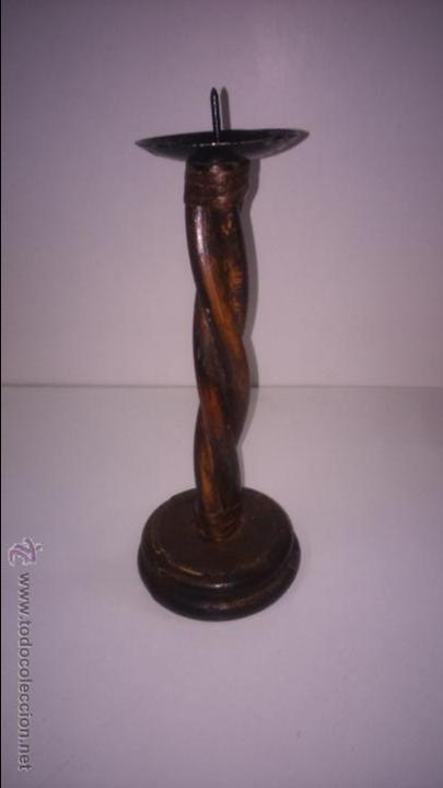 Antig&uuml;edades: CANDELABRO DE MADERA - Foto 1
