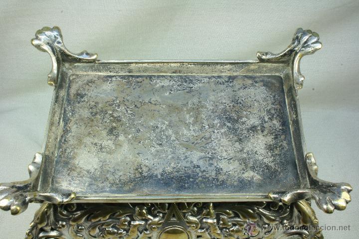 Antig&uuml;edades: Caja de bronce con Cari&aacute;tides. Joyero. - Foto 4