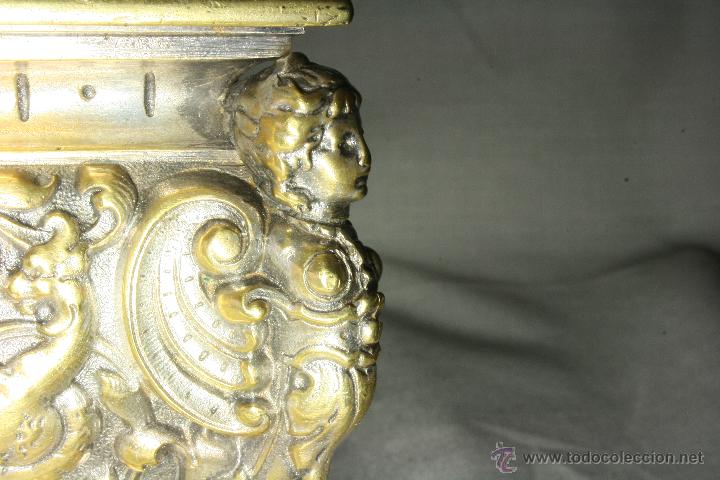 Antig&uuml;edades: Caja de bronce con Cari&aacute;tides. Joyero. - Foto 15