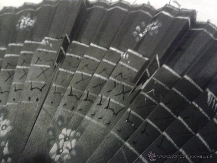 Antig&uuml;edades: Abanico en madera y tela pintado - Foto 2