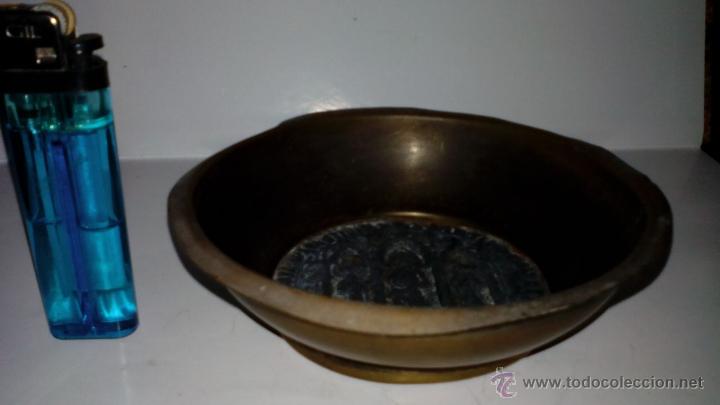 Antiquit&eacute;s: CUENCO METAL CON IMAGENES DE SANTOS