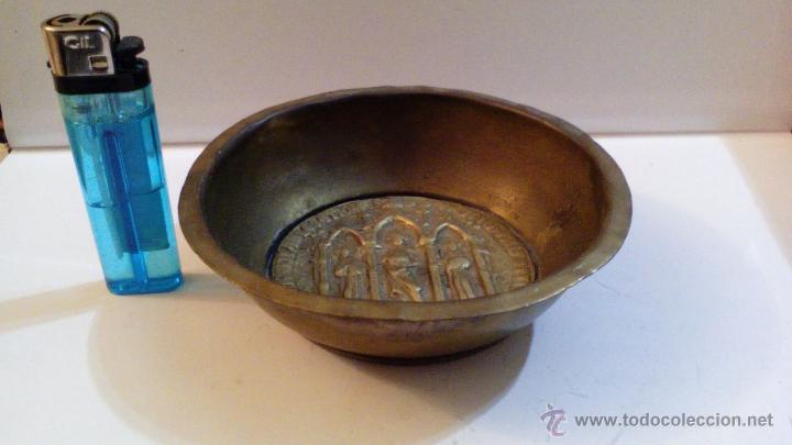 Antig&uuml;edades: CUENCO CON MEDALLA DE BRONCE - Foto 1