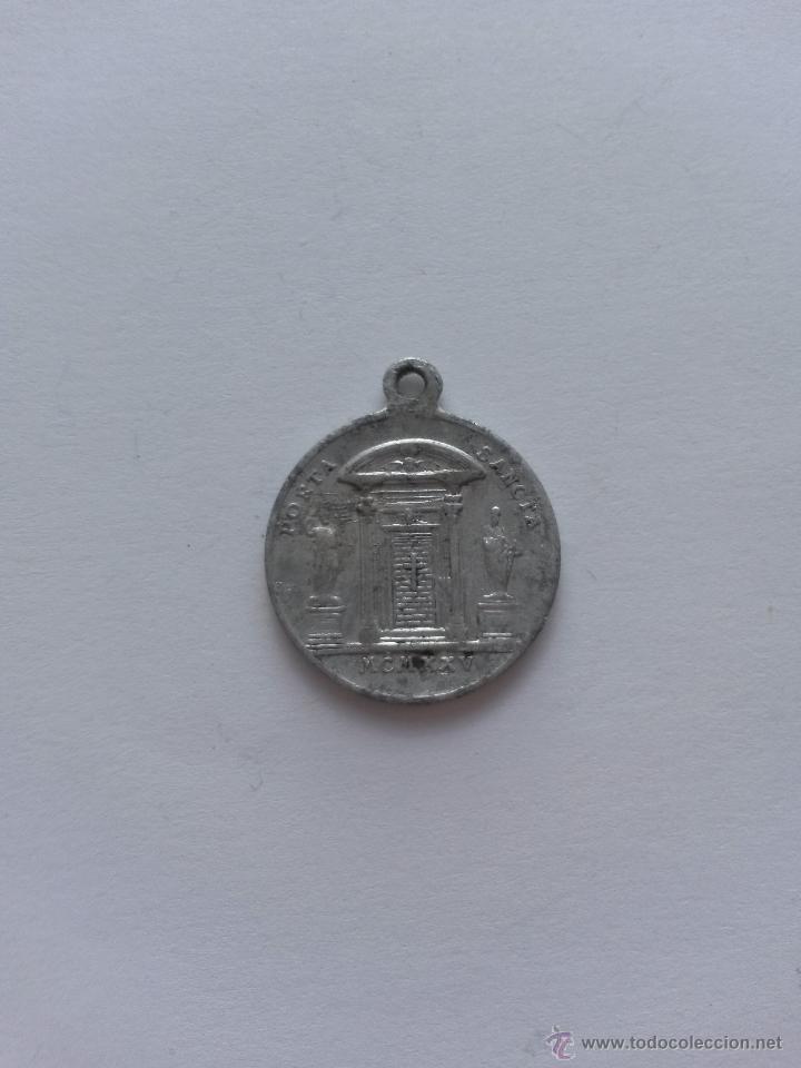 Antig&uuml;edades: Medalla antigua de pio XI de 2 cms de diametro - Foto 2