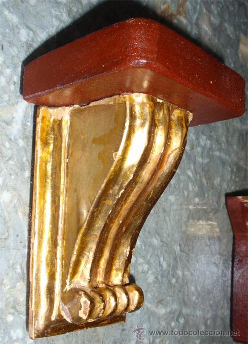 Antiques: Mensula antigua de madera (oro fino). Medida 14 x 9,3 x 8 cm.