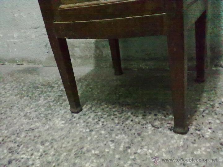 Antig&uuml;edades: MESILLA NOCHE CAOBA PARA RESTAURAR - Foto 3