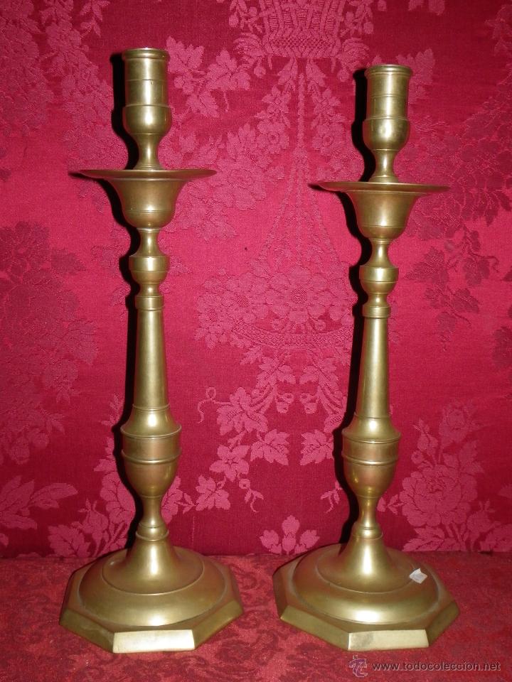 Antig&uuml;edades: Pareja de candeleros bronce s-XIX - Foto 1