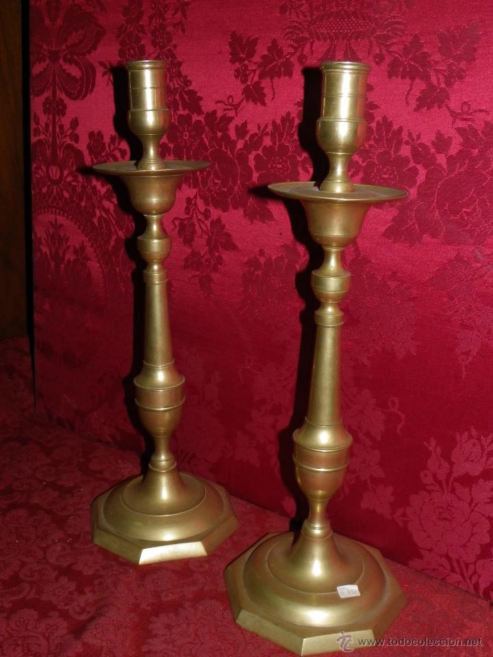 Antig&uuml;edades: Pareja de candeleros bronce s-XIX - Foto 5