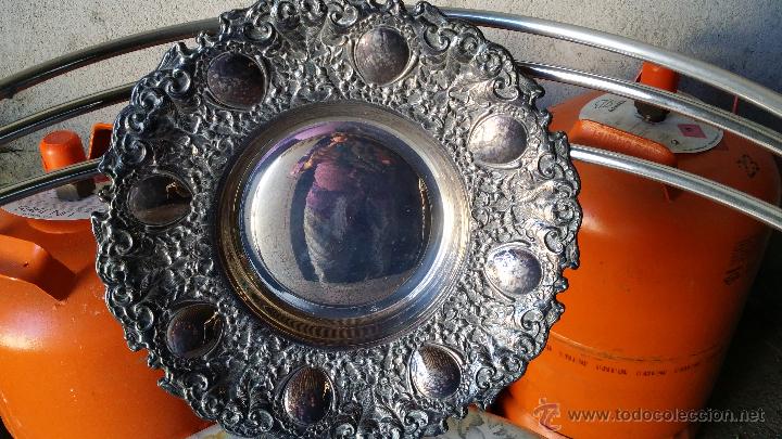 Antig&uuml;edades: antiguo centro de mesa de alpaca. repujado - Foto 1
