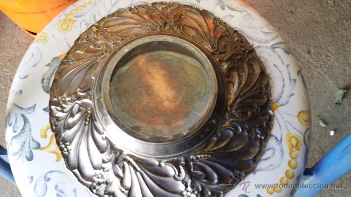 Antig&uuml;edades: antiguo centro de mesa de alpaca. repujado - Foto 3