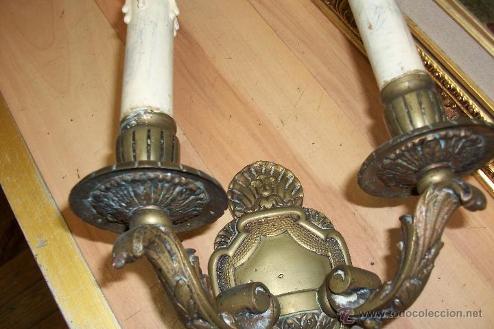 Antig&uuml;edades: ANTIGUO APLIQUE DE BRONCE DE 2 LUCES - Foto 2
