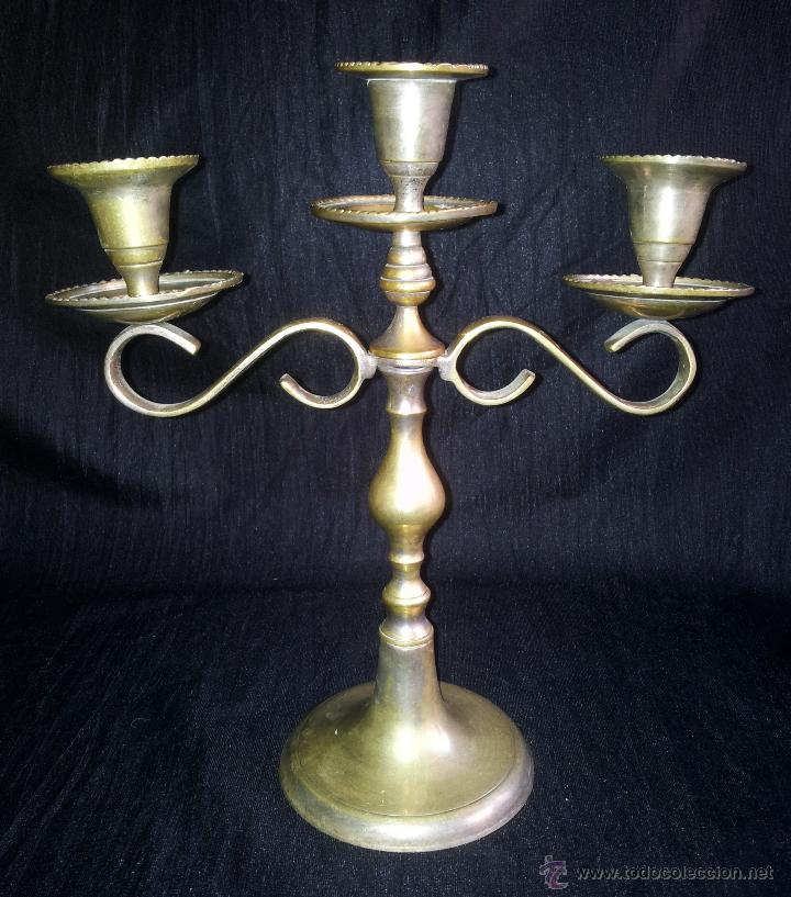 candelabro de tres velas, bronce antiguo. Comprar Candelabros