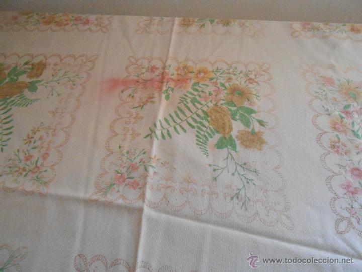 Antig&uuml;edades: MANTEL Estampado y 8 SERVILLETAS - Foto 3