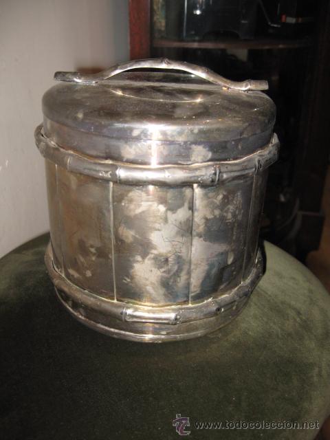 Antiquit&eacute;s: Antigua hielera de alpaca medida 16 x 16 cm.