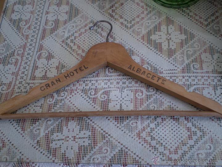 Antiquit&eacute;s: ANTIGUA PERCHA DE MADERA,GRAN HOTEL.ALBACETE.A&Ntilde;OS 40.