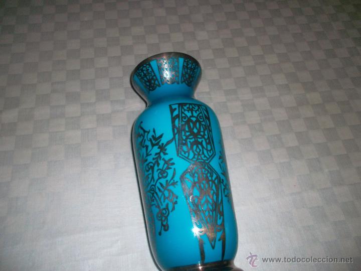 Antig&uuml;edades: preciosa florrero de opalina y plata - Foto 4