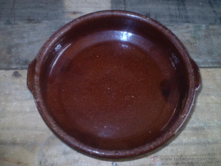 Antig&uuml;edades: CAZUELA DE BARRO COCIDO Y VIDRIADA - Foto 1