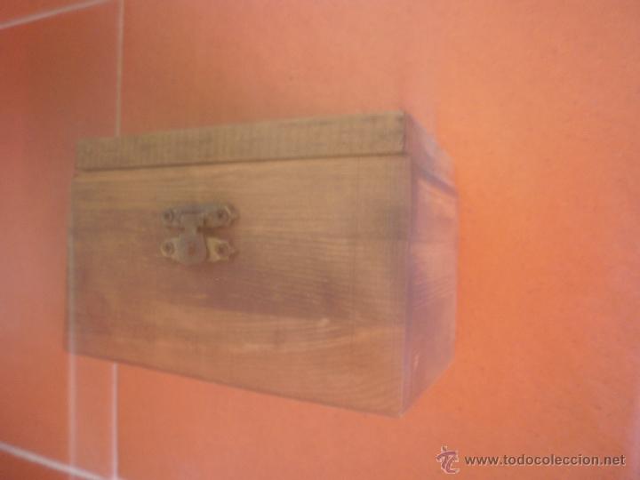 Antig&uuml;edades: Cajita con azulejo. - Foto 3