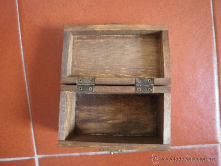 Antig&uuml;edades: Cajita con azulejo. - Foto 4
